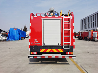 四驅6噸森林越野水罐消防車