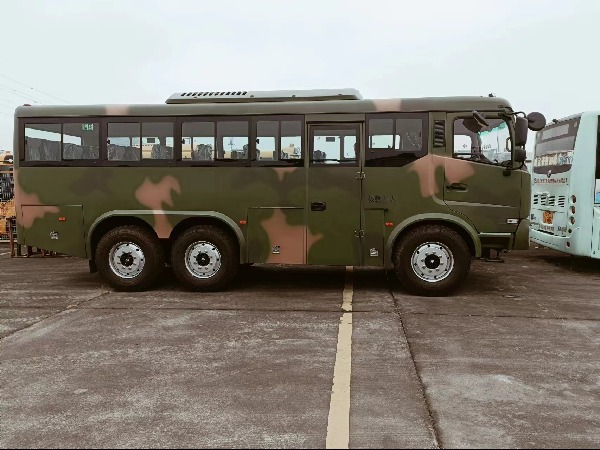 東風六驅森林越野運兵車