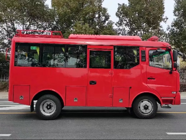 東風四驅森林消防運兵車