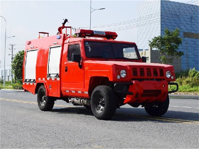 四驅勇士1噸水罐消防車