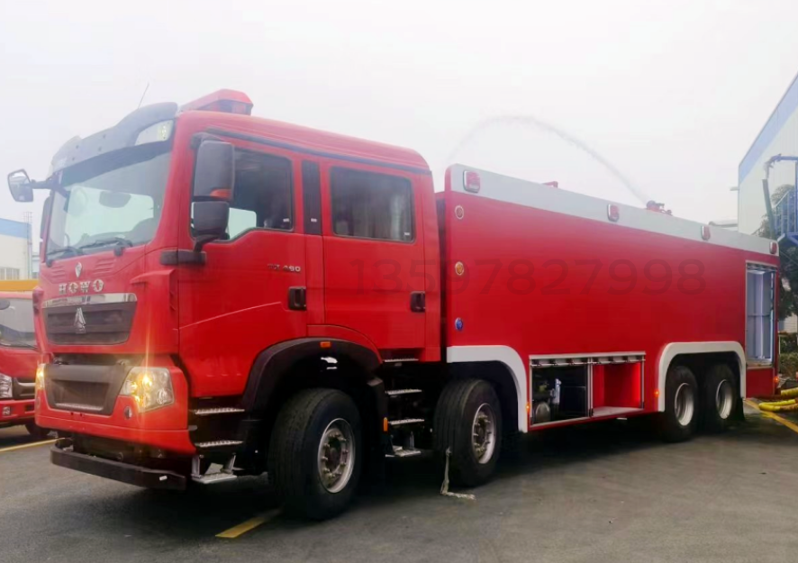 重汽豪沃25噸水罐消防車