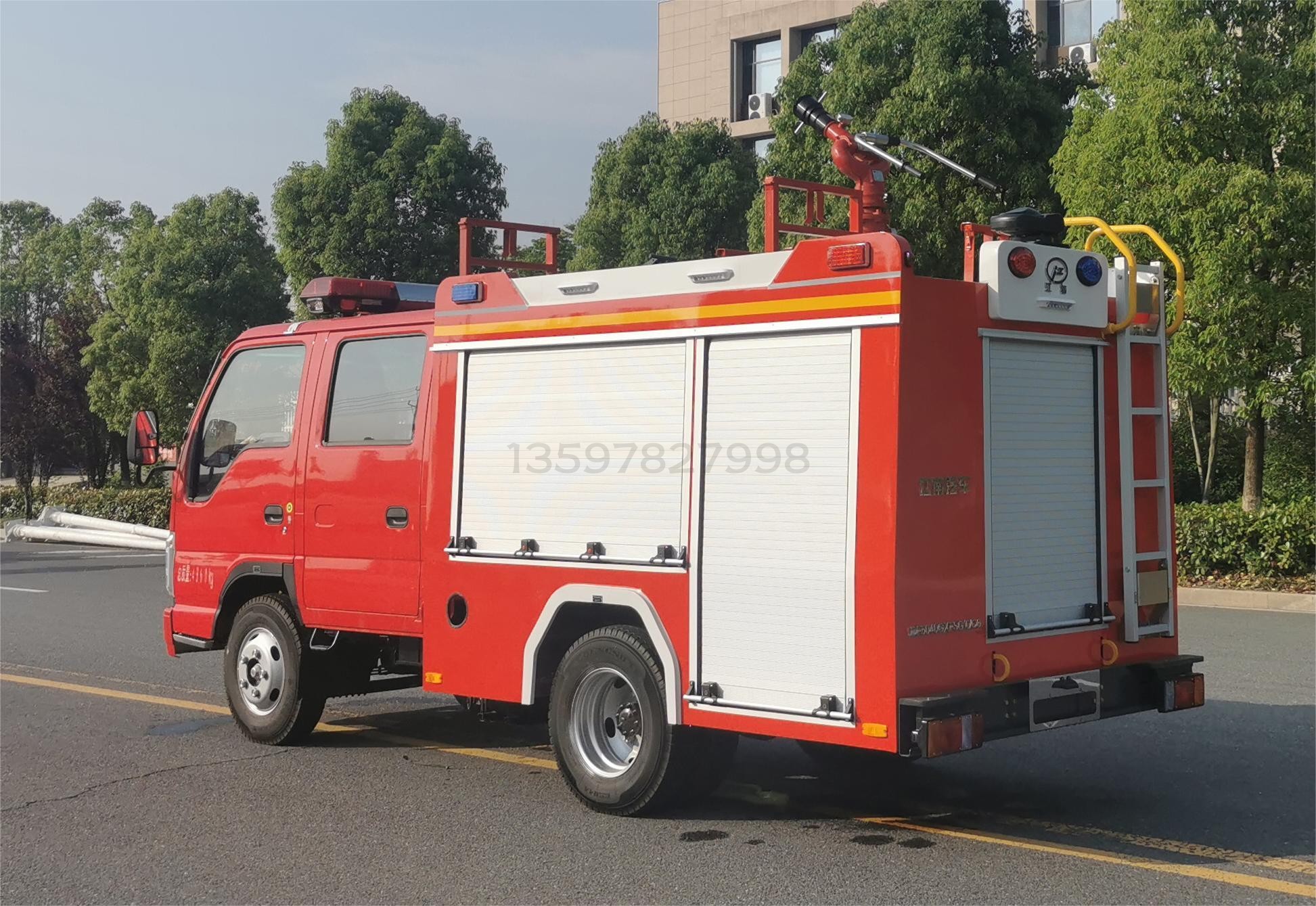 藍牌五十鈴1.5噸水罐消防車