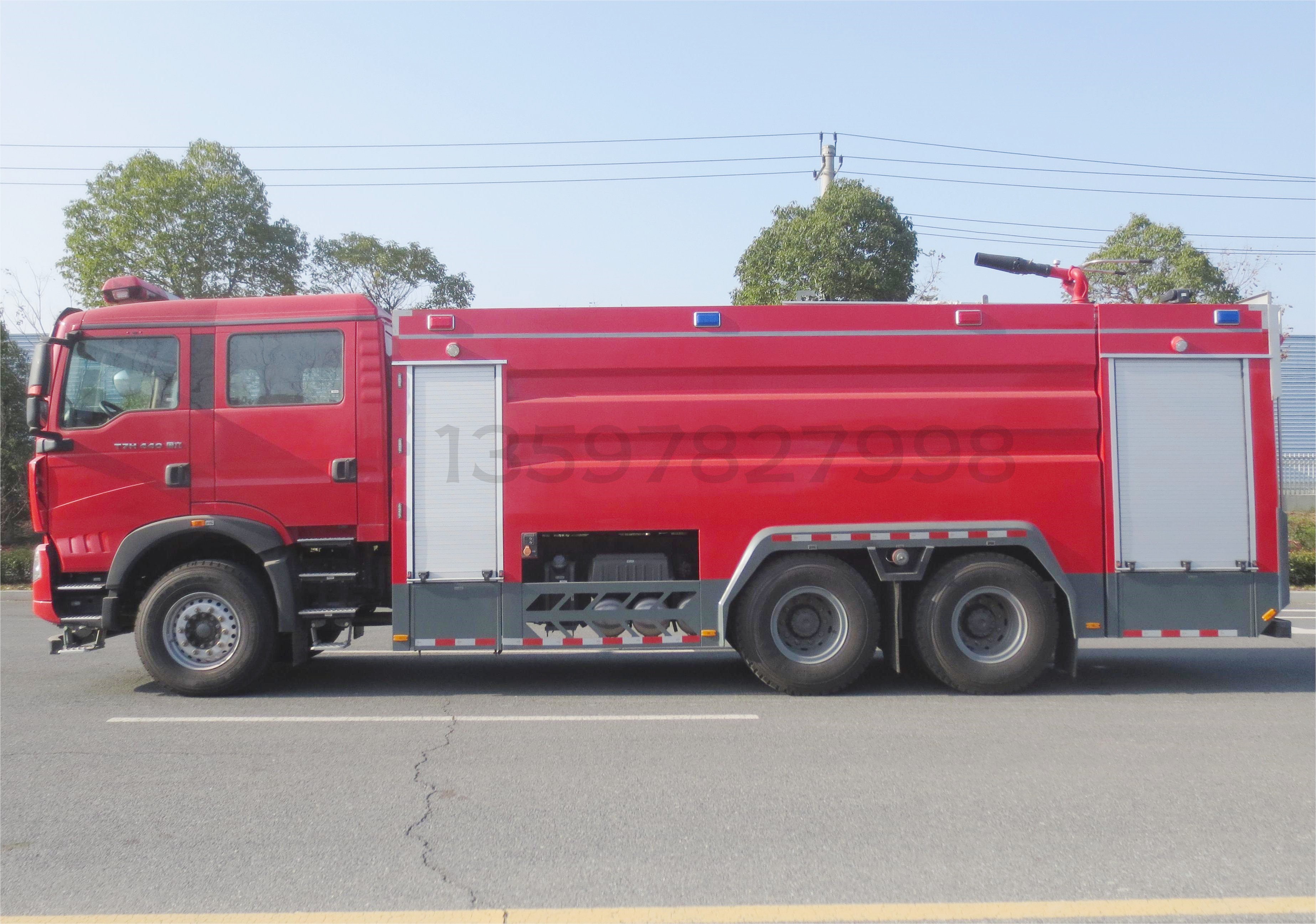 豪沃16噸水罐消防車