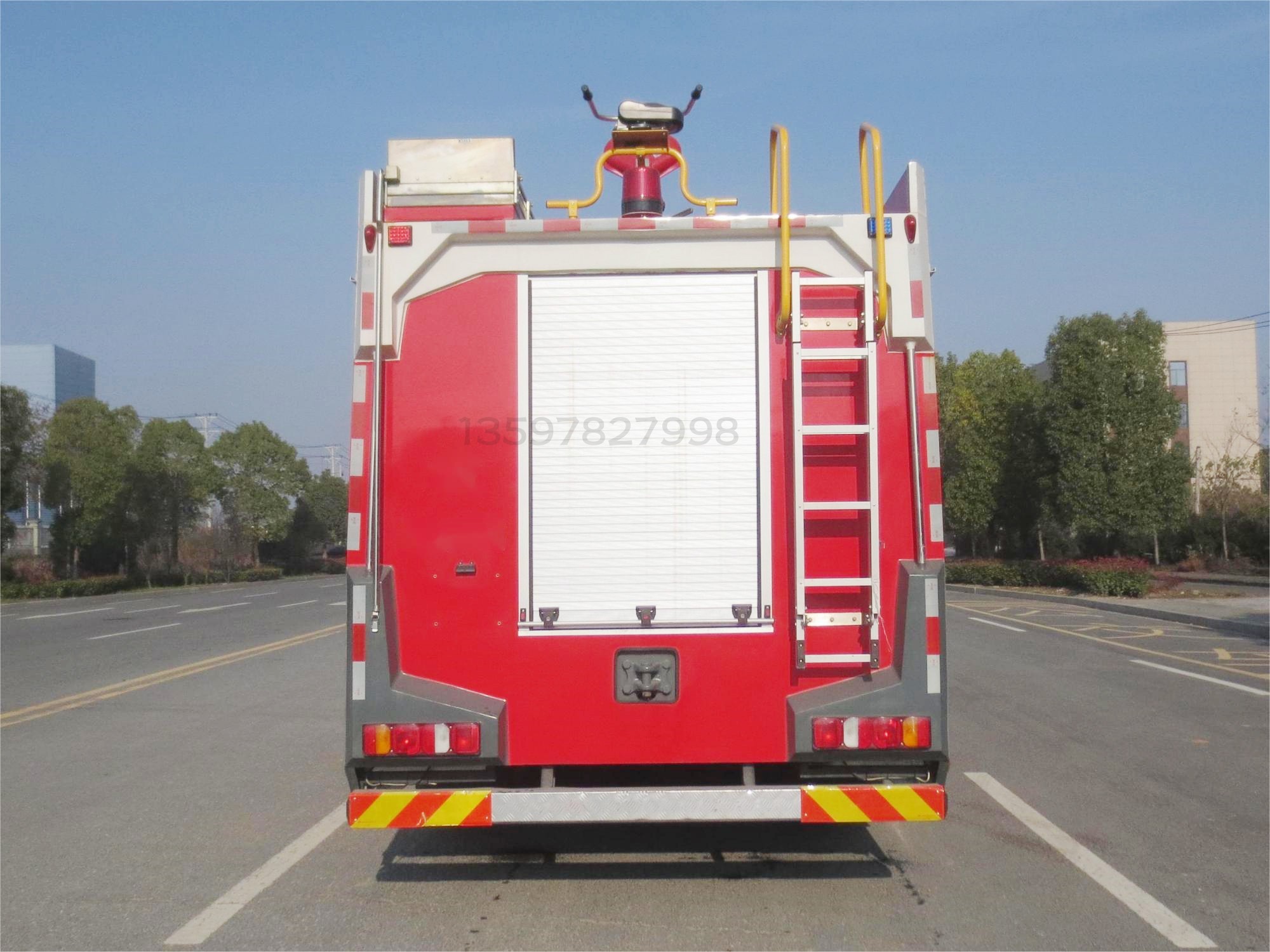 豪沃16噸水罐消防車