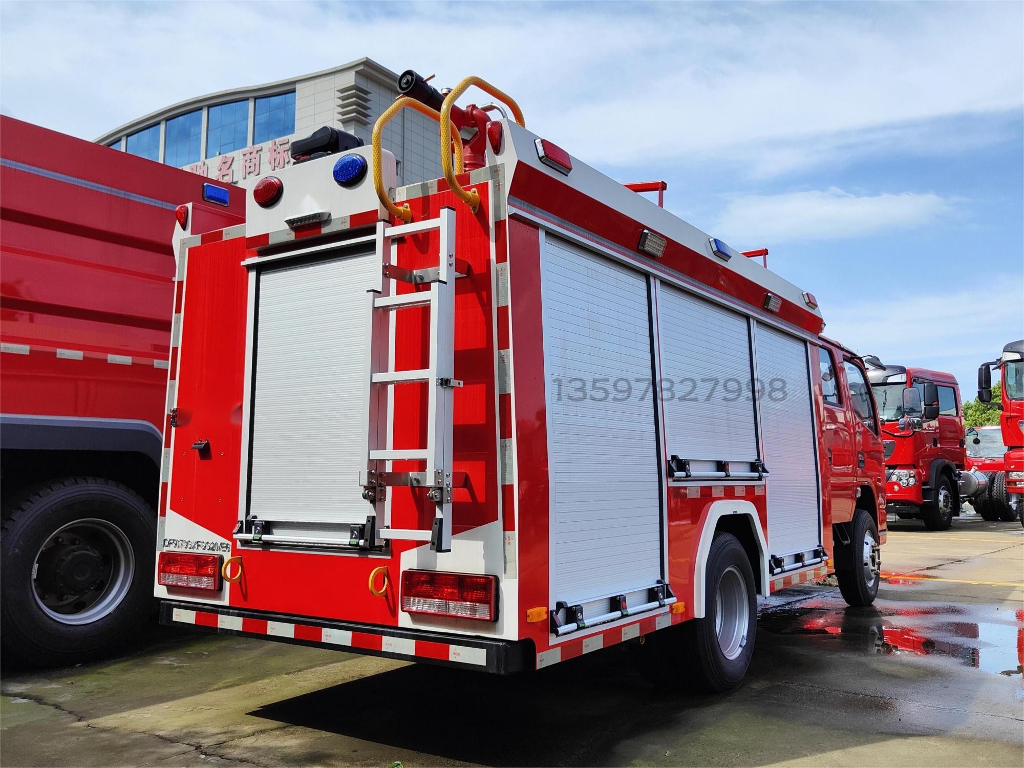 東風2.5噸水罐消防車
