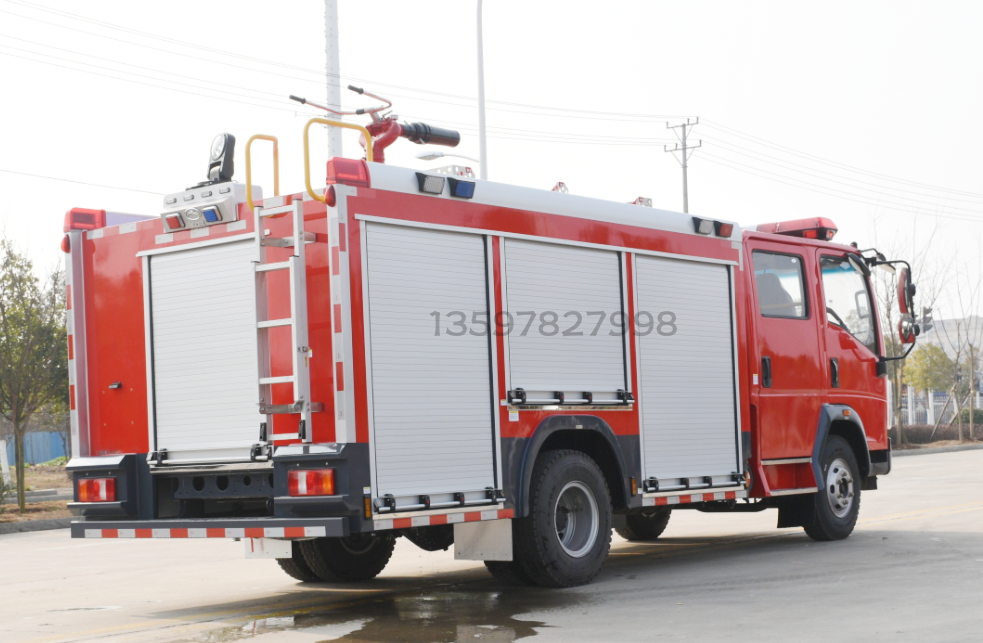 豪沃4噸水罐消防車
