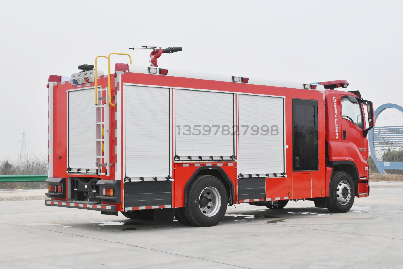 五十鈴6噸水罐消防車（獨立乘員室）
