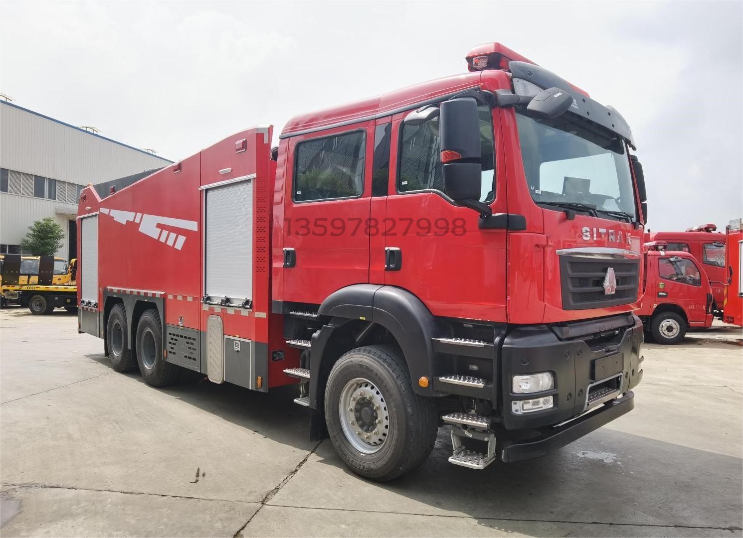 汕德卡13噸水罐消防車