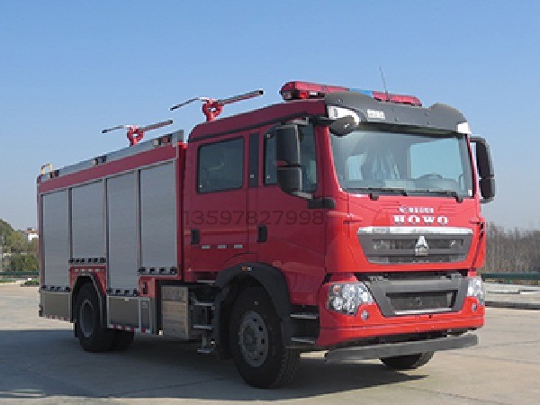 豪沃4噸幹粉消防車