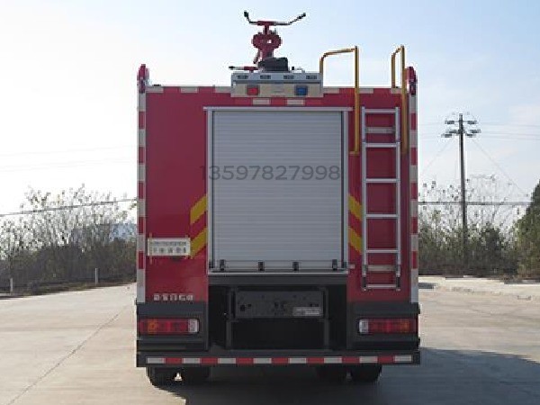 豪沃4噸幹粉消防車
