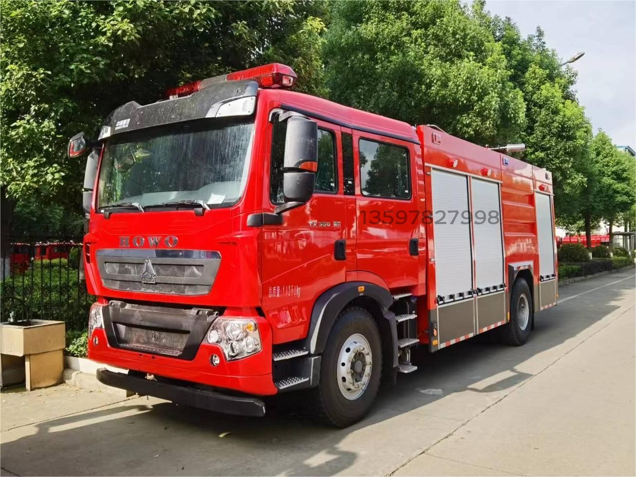 豪沃7噸幹粉水聯用消防車