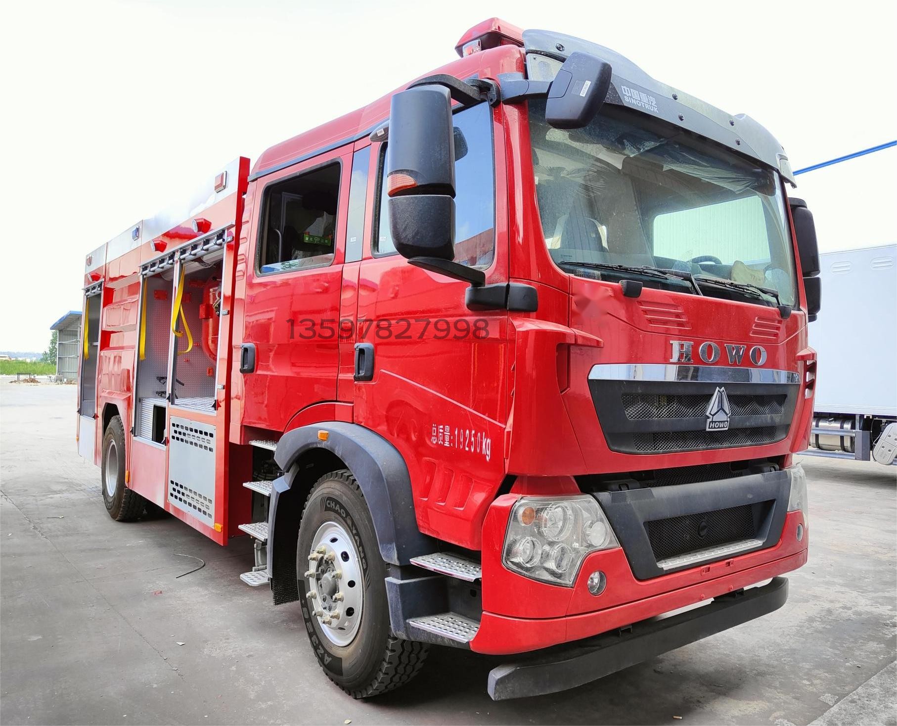 豪沃7噸幹粉泡沫聯用消防車