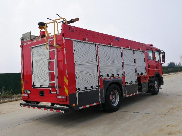 東風7噸水罐消防車