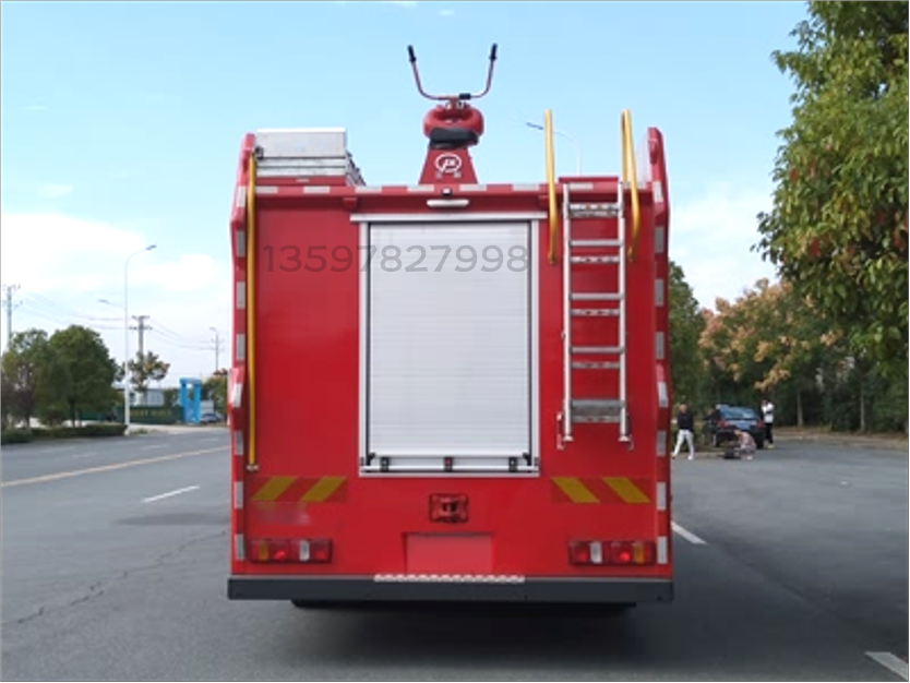 汕德卡7噸泡沫消防車