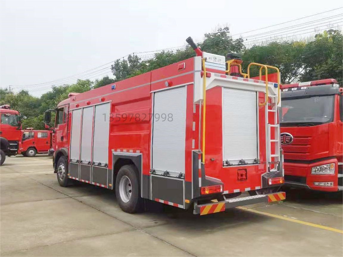 豪沃9噸水罐消防車