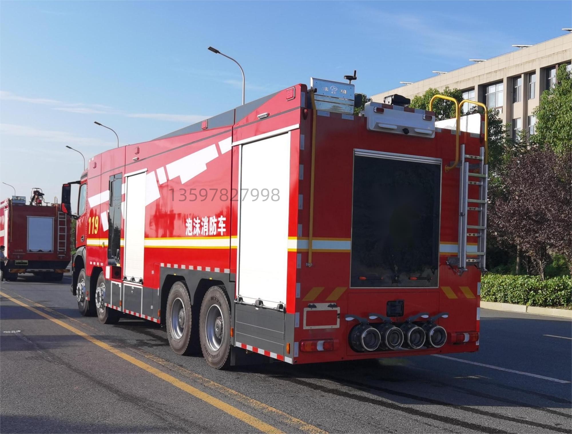奔馳18噸泡沫消防車