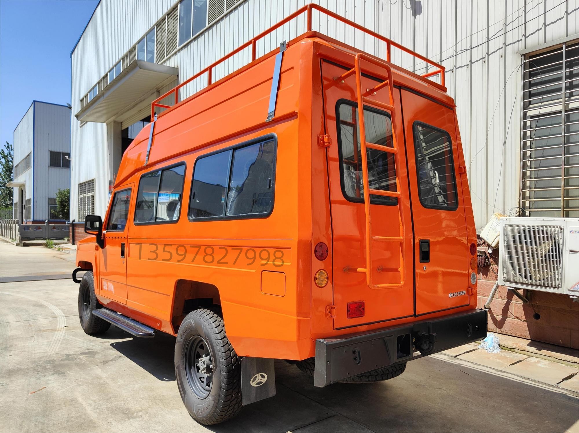 勇士森林越野消防運兵車