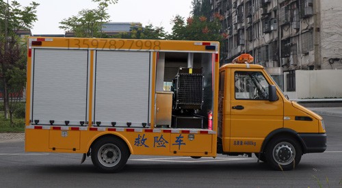 依維柯排澇救險車