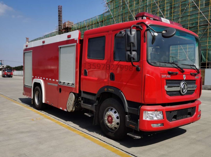 東風6噸水罐消防車