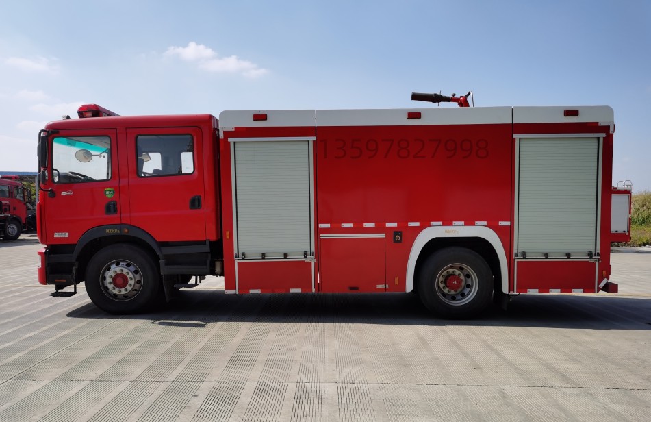 東風6噸水罐消防車