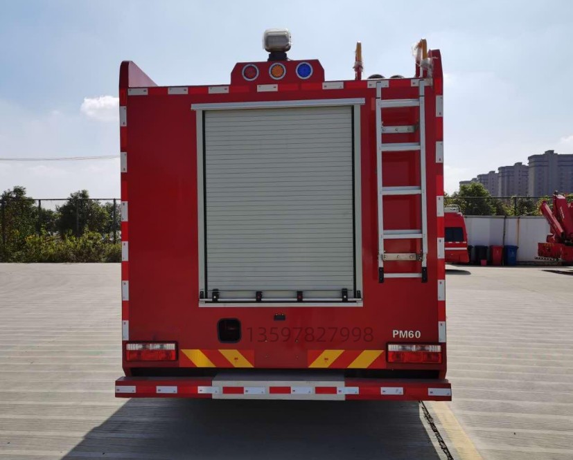 東風6噸水罐消防車