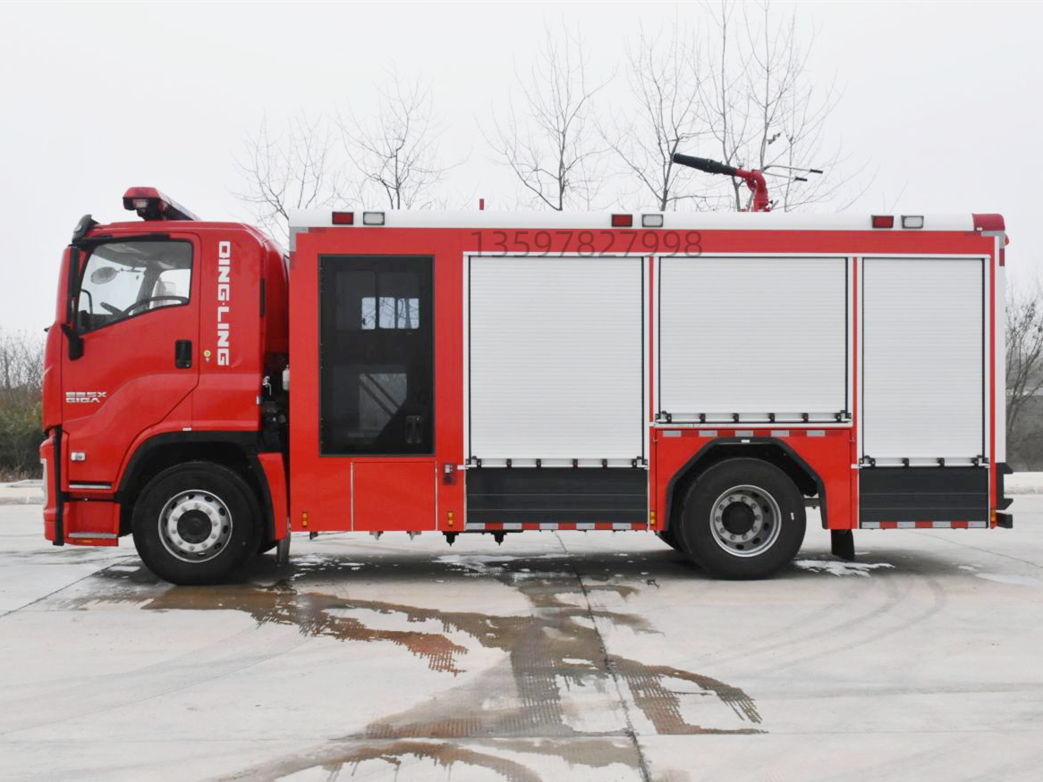 五十鈴6噸泡沫消防車（獨立乘員室）