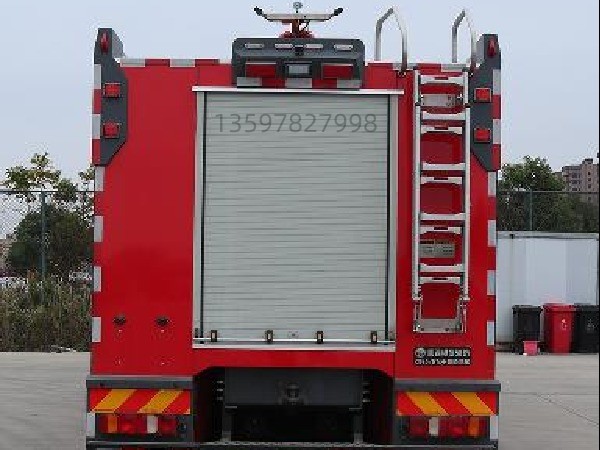 豪沃6噸幹粉消防車