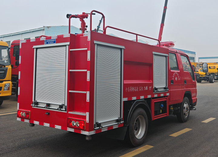 福田雙排藍牌2噸消防灑水車